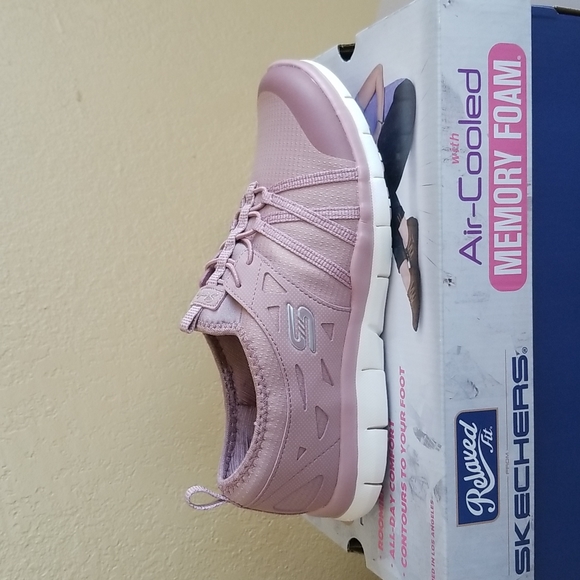 Skechers Shoes - Skechers size 7